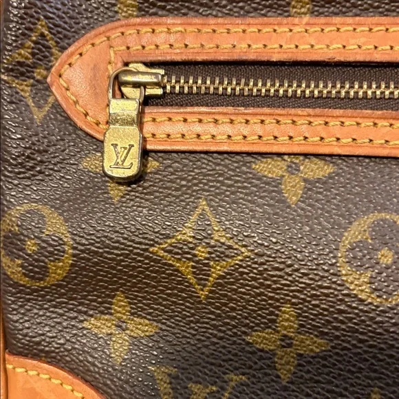 Vintage Louis Vuitton Monogram Marly Dragonne clutch. - Picture 7 of 17